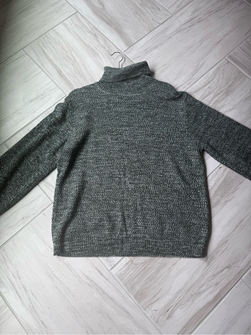 Zenana Outfitters Turtleneck Sweater - Green and white
